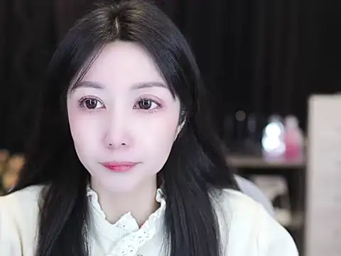 Snapshot of Nuyoah-77 chatting on 19, 12, 2025 Nuyoah-77 online show from 19, 12, 2025