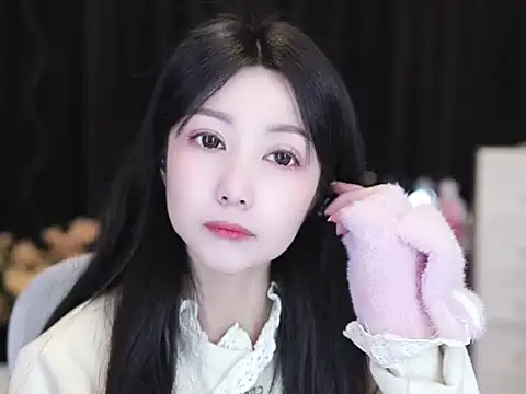 Snapshot of Nuyoah-77 chatting on 20, 12, 2025 Nuyoah-77 online show from 20, 12, 2025