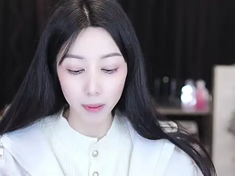 Snapshot of Nuyoah-77 chatting on 21, 12, 2025 Nuyoah-77 online show from 21, 12, 2025