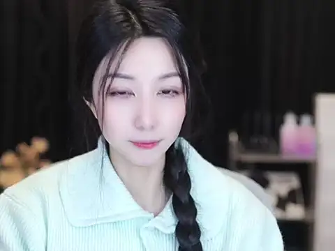 Snapshot of Nuyoah-77 chatting on 5, 1, 2026 Nuyoah-77 online show from 5, 1, 2026