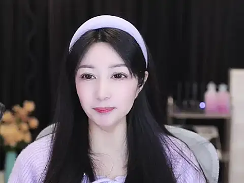 Snapshot of Nuyoah-77 chatting on 6, 1, 2026 Nuyoah-77 online show from 6, 1, 2026