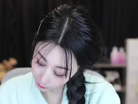 Snapshot of Nuyoah-77 chatting on 10, 1, 2026 Nuyoah-77 online show from 10, 1, 2026