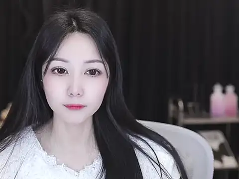 Snapshot of Nuyoah-77 chatting on 6, 2, 2026 Nuyoah-77 online show from 6, 2, 2026