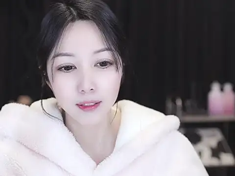 Snapshot of Nuyoah-77 chatting on 7, 2, 2026 Nuyoah-77 online show from 7, 2, 2026