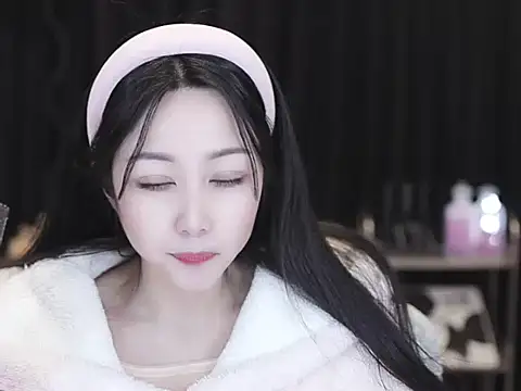 Snapshot of Nuyoah-77 chatting on 25, 2, 2026 Nuyoah-77 online show from 25, 2, 2026