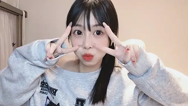 Snapshot of -Hottie chatting on 4, 1, 2025 -Hottie online show from 4, 1, 2025