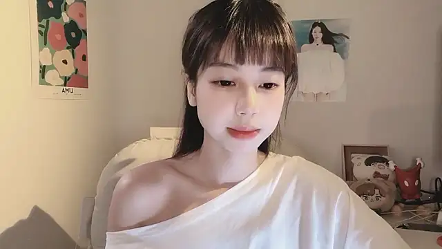 Snapshot of -Hottie chatting on 10, 9, 2025 -Hottie online show from 10, 9, 2025