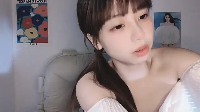 Snapshot of -Hottie chatting on 23, 9, 2025 -Hottie online show from 23, 9, 2025