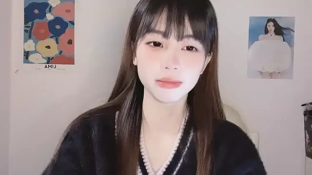 Snapshot of -Hottie chatting on 23, 11, 2025 -Hottie online show from 23, 11, 2025