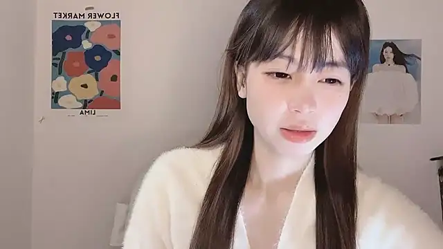 Snapshot of -Hottie chatting on 4, 12, 2025 -Hottie online show from 4, 12, 2025