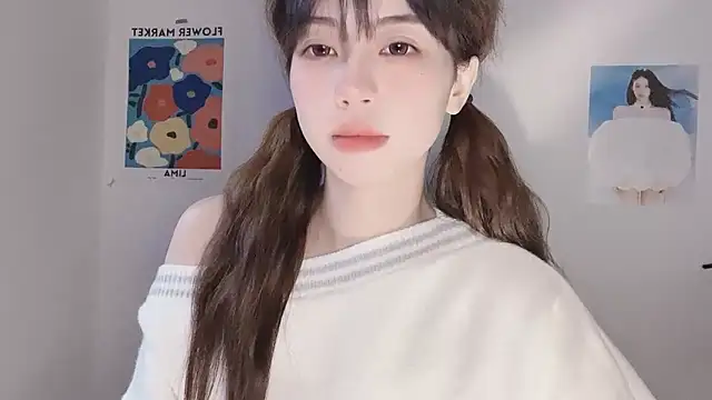 Snapshot of -Hottie chatting on 13, 12, 2025 -Hottie online show from 13, 12, 2025