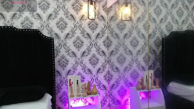 SaaraBrown online show from 5, 3, 2025