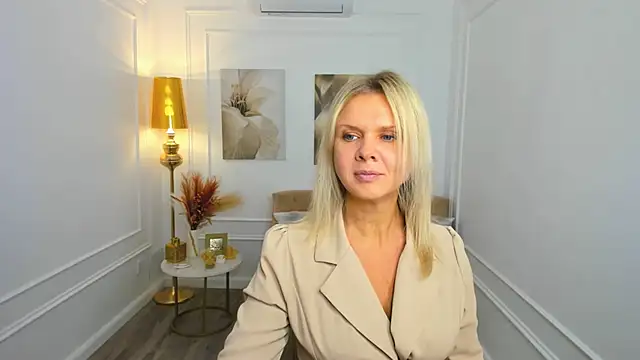 AgathaKlouin online show from 24, 3, 2026