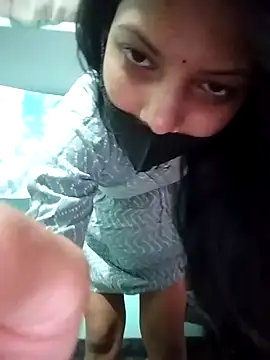 Snapshot of Hotty-Divya chatting on 23, 4, 2026 Hotty-Divya online show from 23, 4, 2026