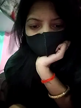 Snapshot of Hotty-Divya chatting on 5, 5, 2026 Hotty-Divya online show from 5, 5, 2026