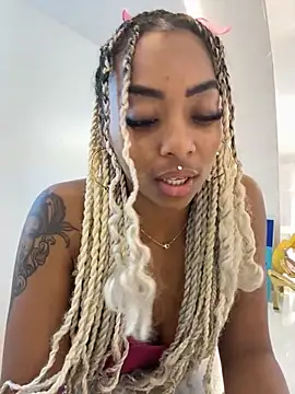 Snapshot of Alondrasparrow2 chatting on 5, 5, 2026 Alondrasparrow2 online show from 5, 5, 2026