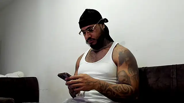 Snapshot of Exotic_tatto27121 chatting on 29, 5, 2026 Exotic tatto27121 online show from 29, 5, 2026