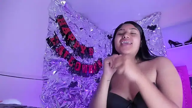 SarahStones online show from 12, 11, 2025