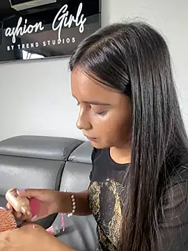 Snapshot of RoxyRoss_ chatting on 1, 2, 2025 RoxyRoss online show from 1, 2, 2025