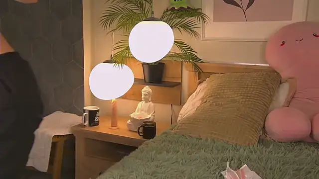 AshleyDouglas online show from 1, 2, 2025