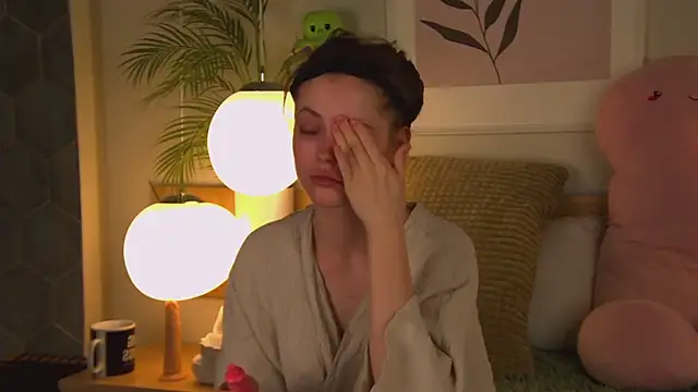 AshleyDouglas online show from 1, 3, 2025