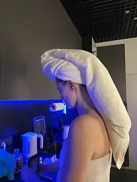 AshleyDouglas online show from 3, 3, 2025