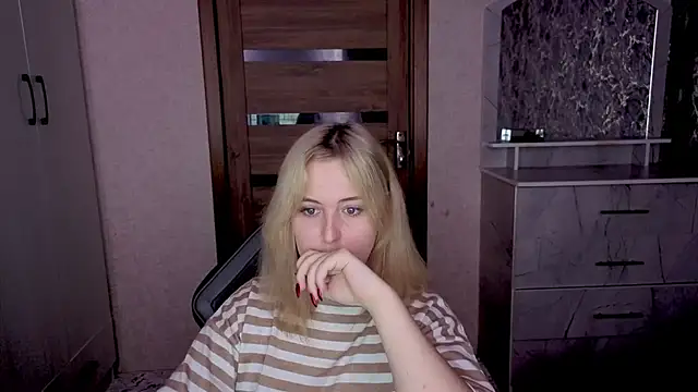 Snapshot of Kristy-Max chatting on 3, 2, 2026 Kristy-Max online show from 3, 2, 2026