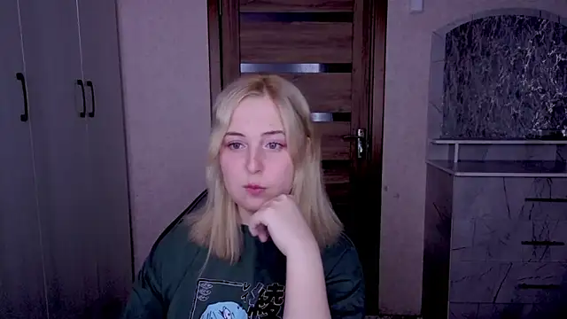 Snapshot of Kristy-Max chatting on 8, 3, 2026 Kristy-Max online show from 8, 3, 2026