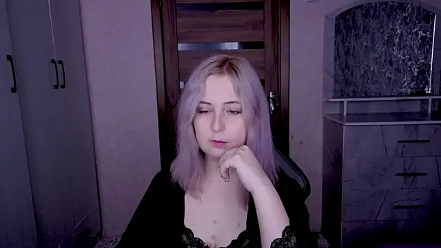 Snapshot of Kristy-Max chatting on 9, 3, 2026 Kristy-Max online show from 9, 3, 2026