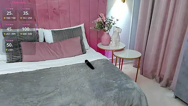 Snapshot of CherieDane chatting on 17, 9, 2025 CherieDane online show from 17, 9, 2025