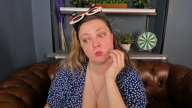 Snapshot of JesiaFoxi chatting on 2, 1, 2025 JesiaFoxi online show from 2, 1, 2025