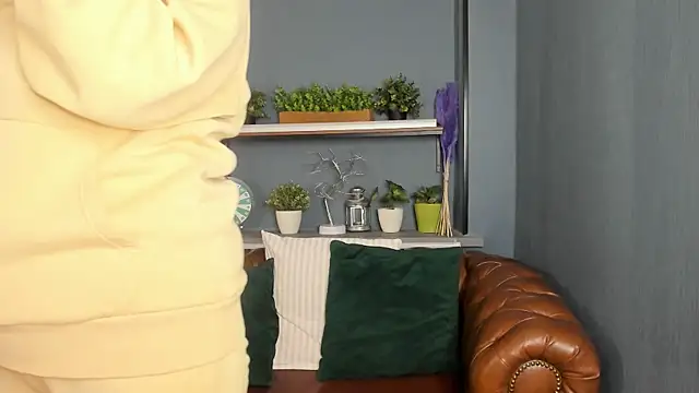 Snapshot of JesiaFoxi chatting on 6, 2, 2025 JesiaFoxi online show from 6, 2, 2025