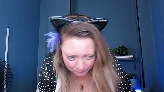 Snapshot of JesiaFoxi chatting on 13, 2, 2025 JesiaFoxi online show from 13, 2, 2025
