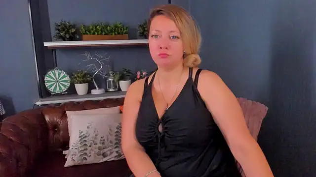Snapshot of JesiaFoxi chatting on 11, 9, 2025 JesiaFoxi online show from 11, 9, 2025