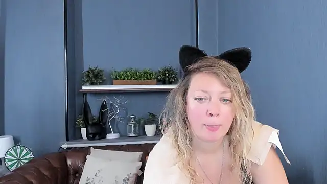 Snapshot of JesiaFoxi chatting on 7, 10, 2025 JesiaFoxi online show from 7, 10, 2025