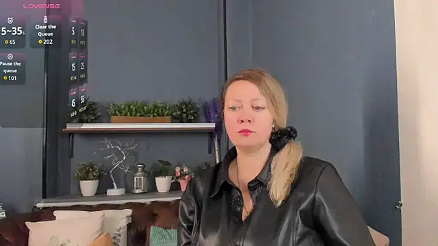 JesiaFoxi online show from 25, 11, 2025