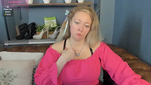 JesiaFoxi online show from 3, 6, 2026