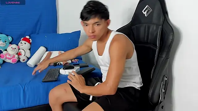 Tonny twink  online show from 20, 4, 2026