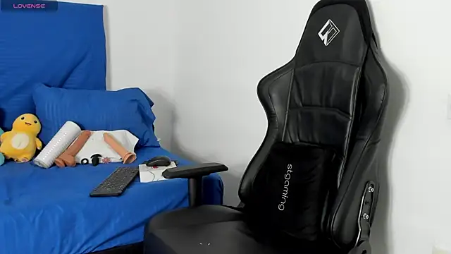 Tonny twink  online show from 25, 4, 2026