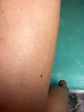 Snapshot of xMirana_ chatting on 29, 10, 2025 xMirana online show from 29, 10, 2025