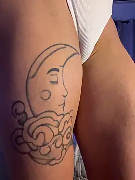 Snapshot of xMirana_ chatting on 19, 11, 2025 xMirana online show from 19, 11, 2025