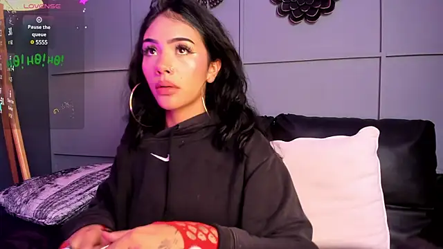 Snapshot of Giovanna_oliveira chatting on 28, 12, 2024 Giovanna oliveira online show from 28, 12, 2024