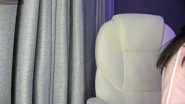 Giovanna oliveira online show from 10, 10, 2025