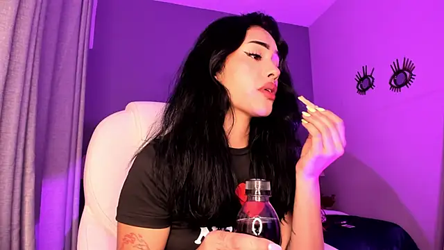 Giovanna oliveira online show from 21, 11, 2025