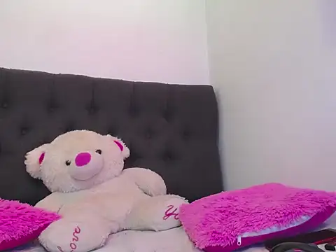 Snapshot of sofya-n-andy chatting on 26, 10, 2025 sofya-n-andy online show from 26, 10, 2025