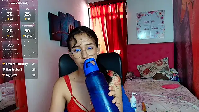Snapshot of miley_blue_ chatting on 7, 2, 2025 miley blue online show from 7, 2, 2025