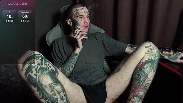 Snapshot of lonelycrystal chatting on 28, 10, 2025 lonelycrystal online show from 28, 10, 2025