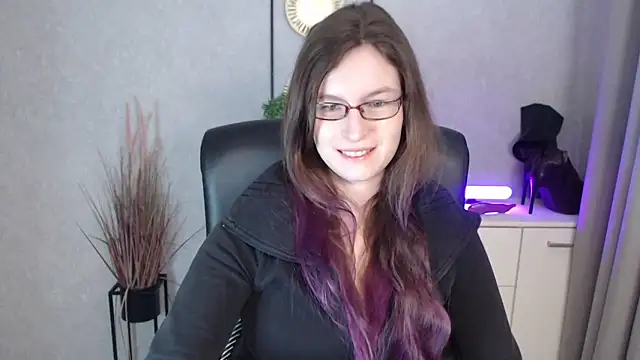 emmaxDelight online show from 21, 11, 2025