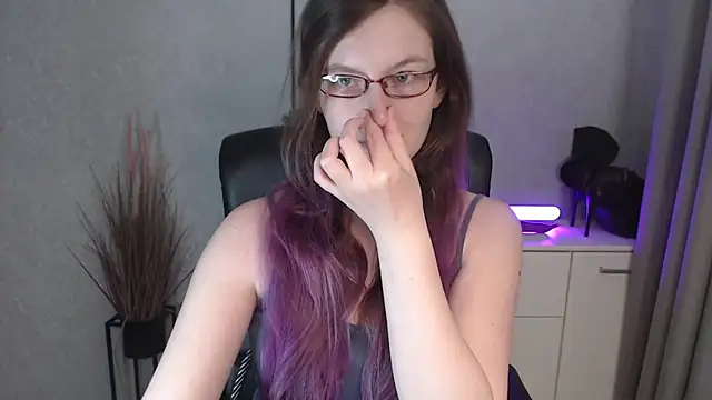 emmaxDelight online show from 25, 11, 2025