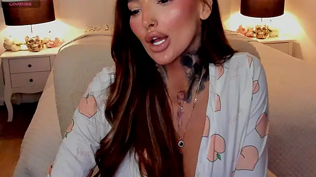 Snapshot of NatalyThorn88 chatting on 22, 2, 2025 NatalyThorn88 online show from 22, 2, 2025